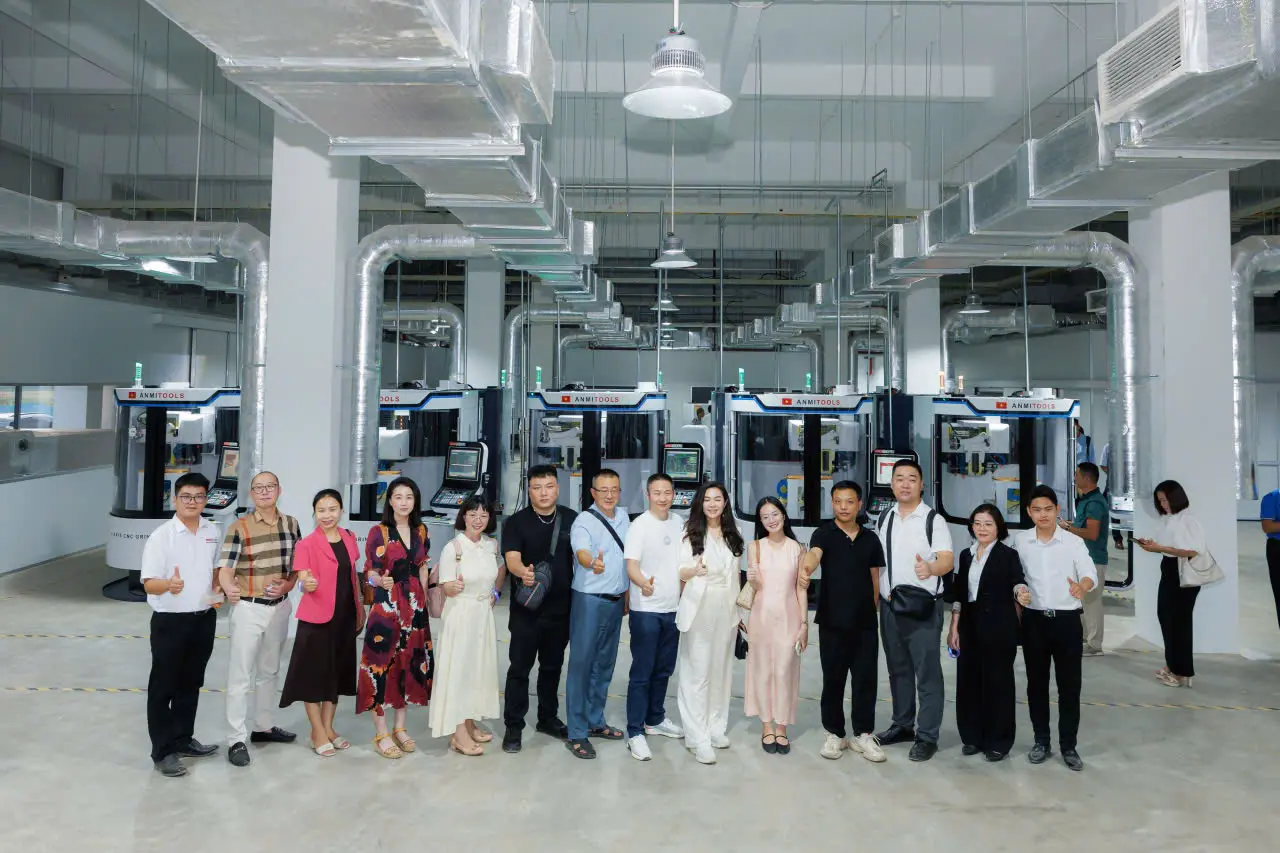 Toàn cảnh khu vực sản xuất với các máy gia công tại nhà máy AN MI Bắc Ninh